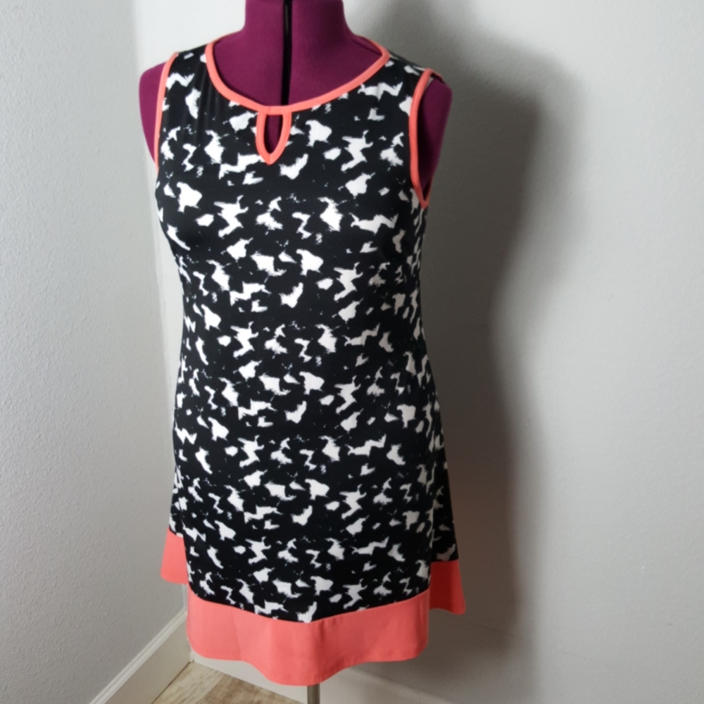 Sleeveless black and white print with pink trim L